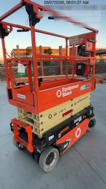 2022 JLG ES1932