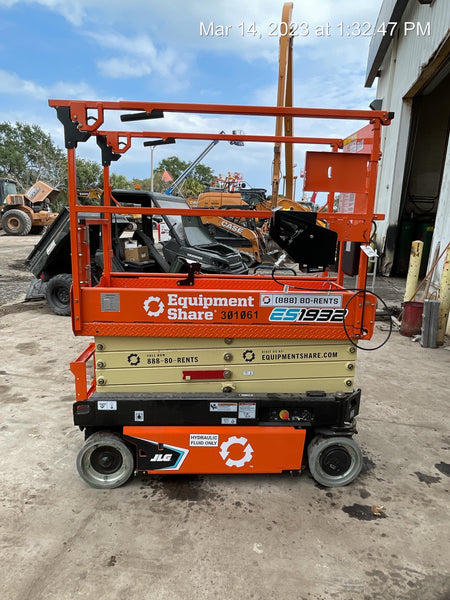 2023 JLG ES1932