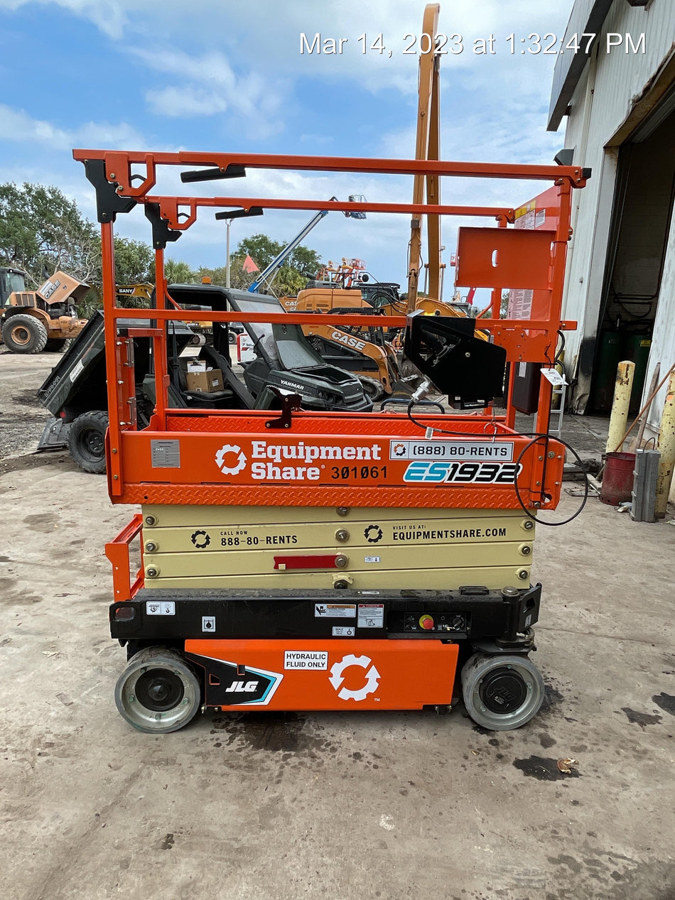 2023 JLG ES1932
