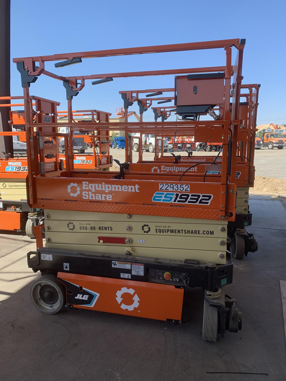 2022 JLG ES1932