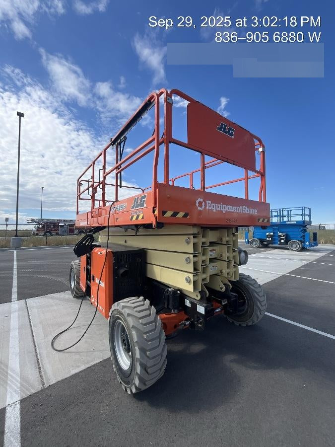 2023 JLG RT4394