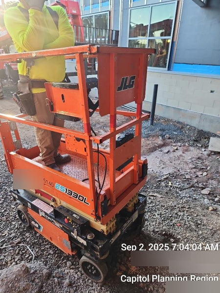2022 JLG ES1330L