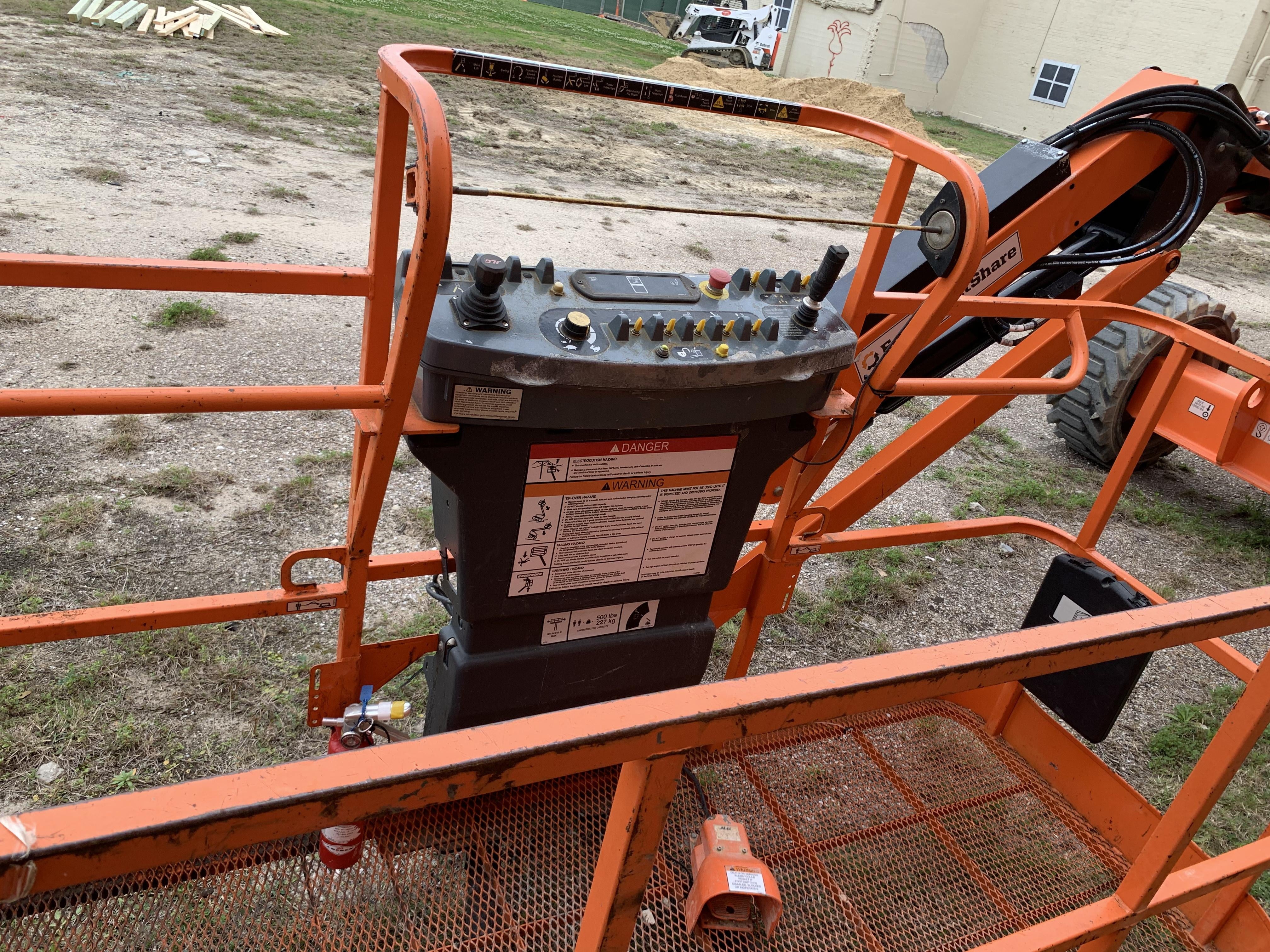 2019 JLG 600AJ