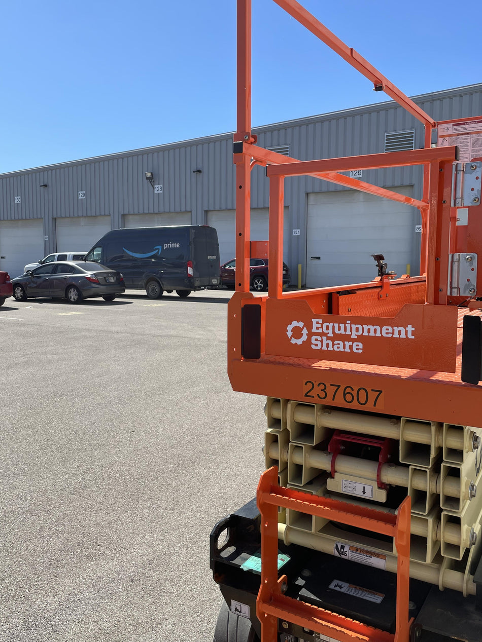 2022 JLG ES2632