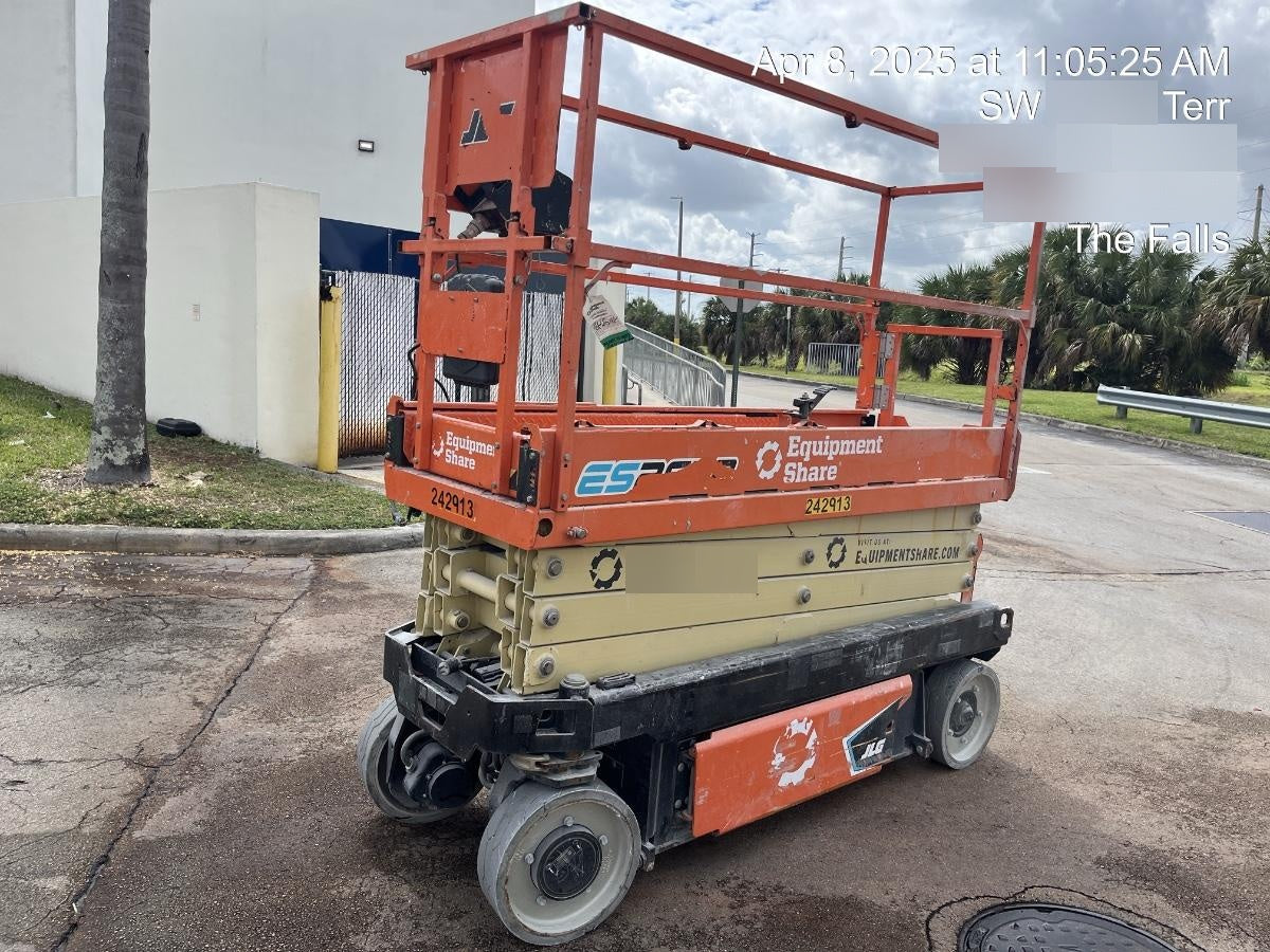 2022 JLG ES2632