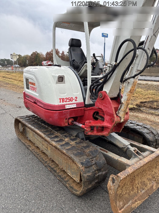2021 TAKEUCHI TB250-2