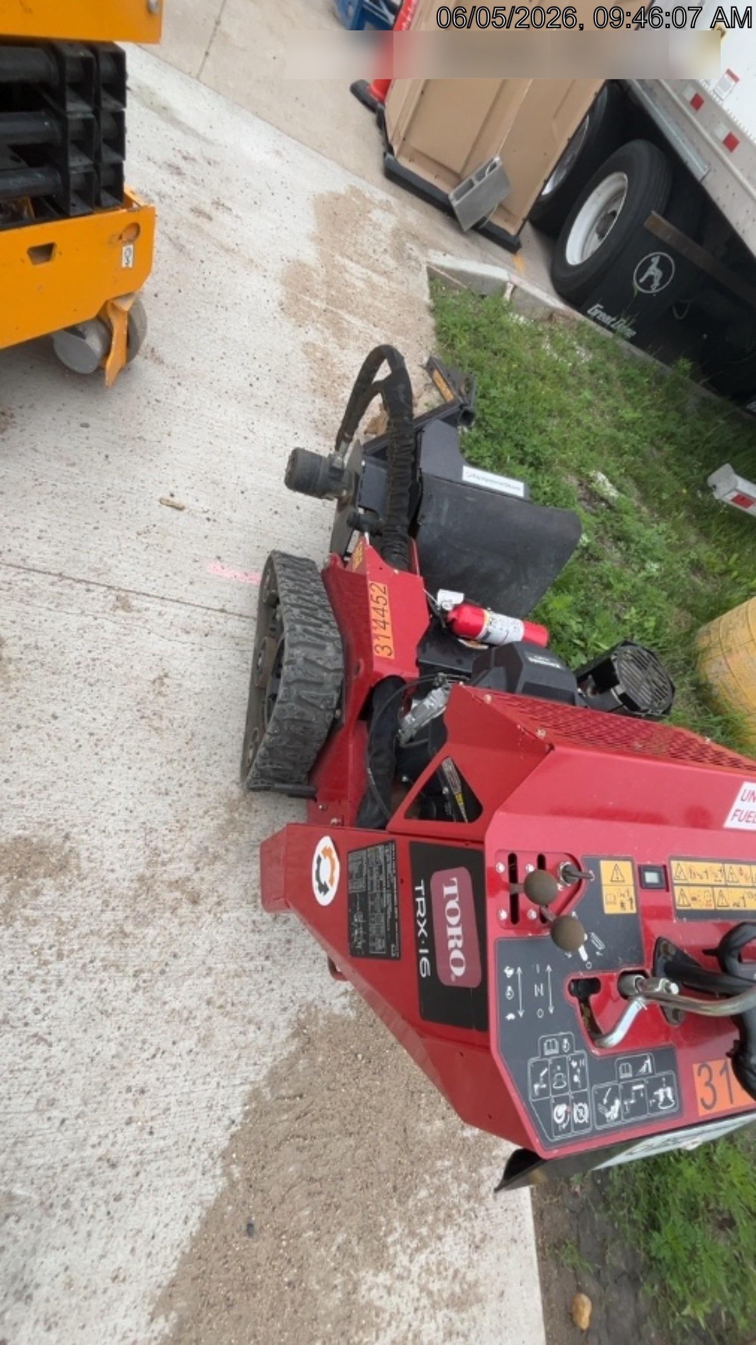 2023 TORO TRX-16