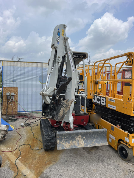 2023 TAKEUCHI TB20e