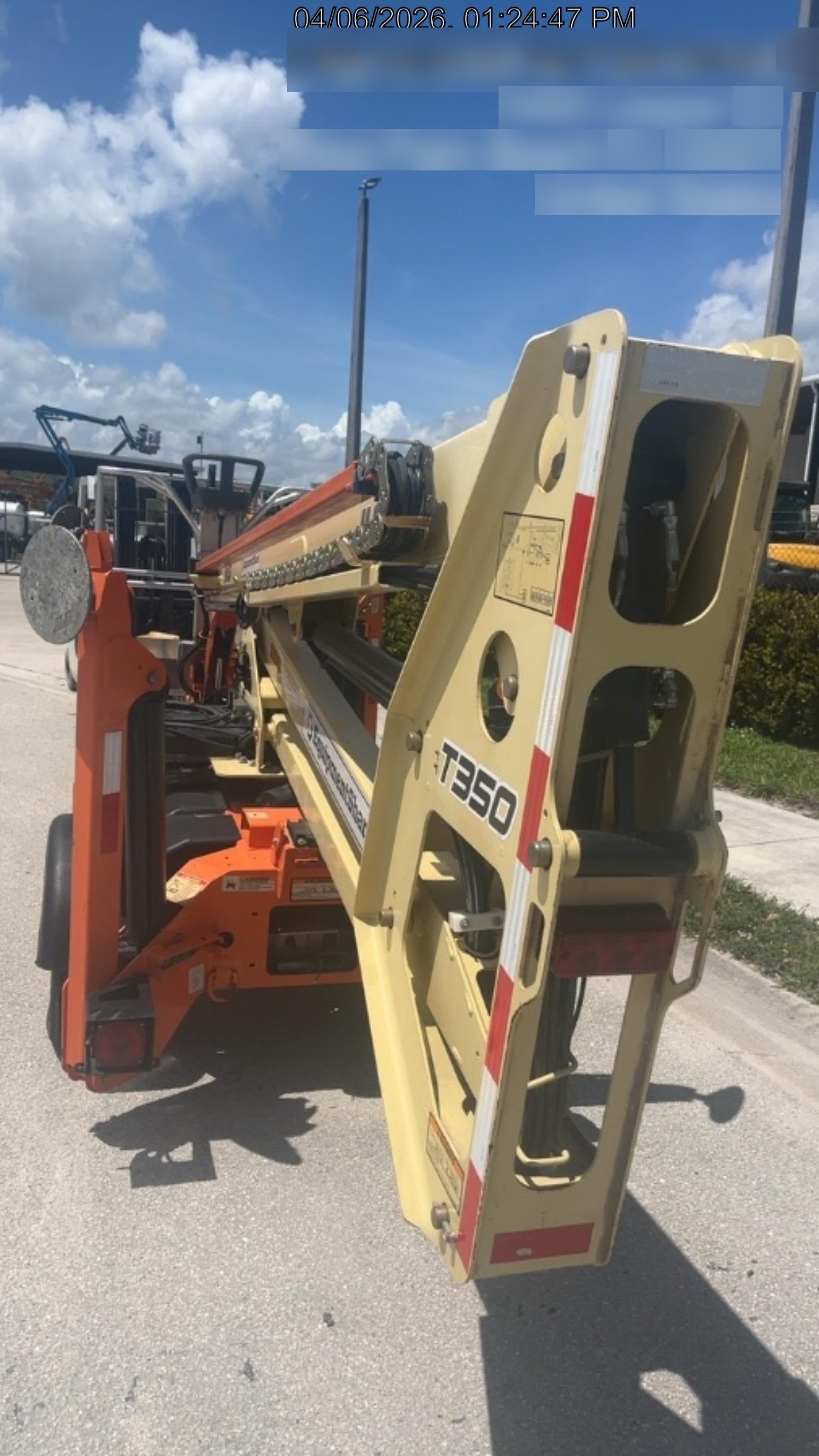 2022 JLG T350