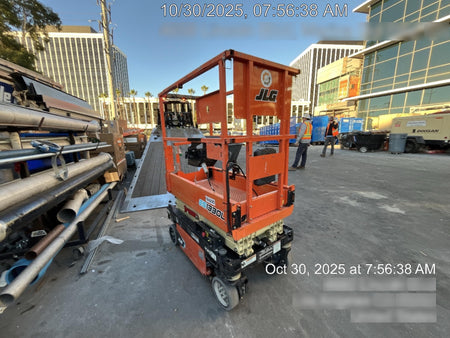 2021 JLG ES1330L