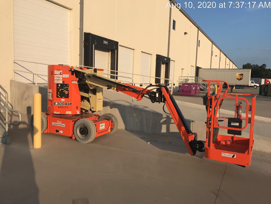 2019 JLG E300AJP