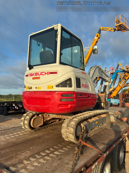 2024 TAKEUCHI TB235-2CR