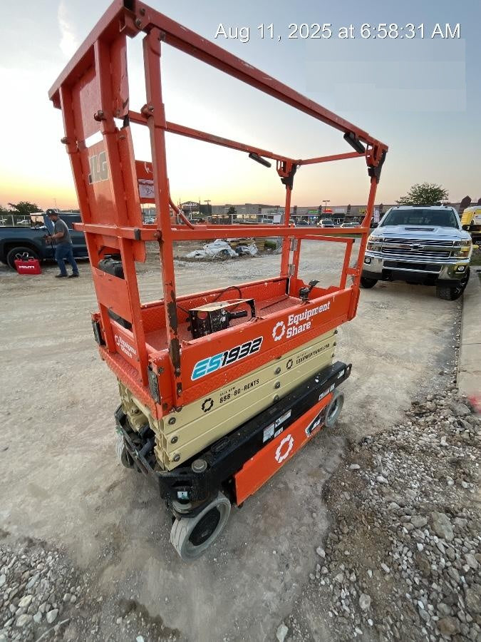 2022 JLG ES1932
