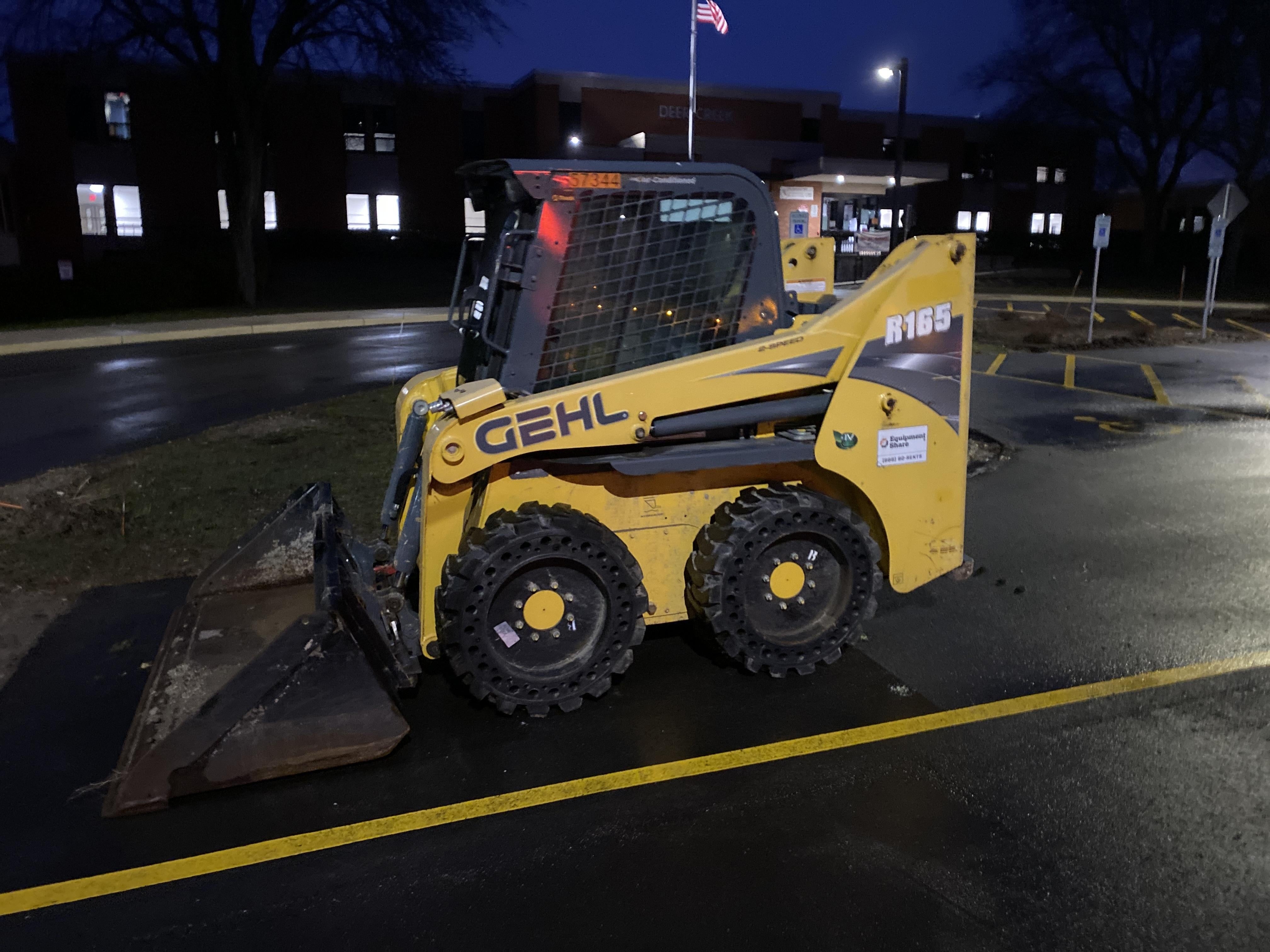 2016 GEHL R165