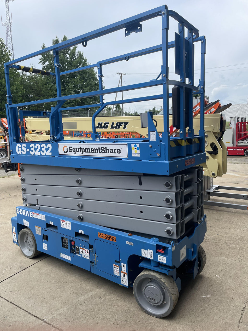 2022 GENIE GS-3232