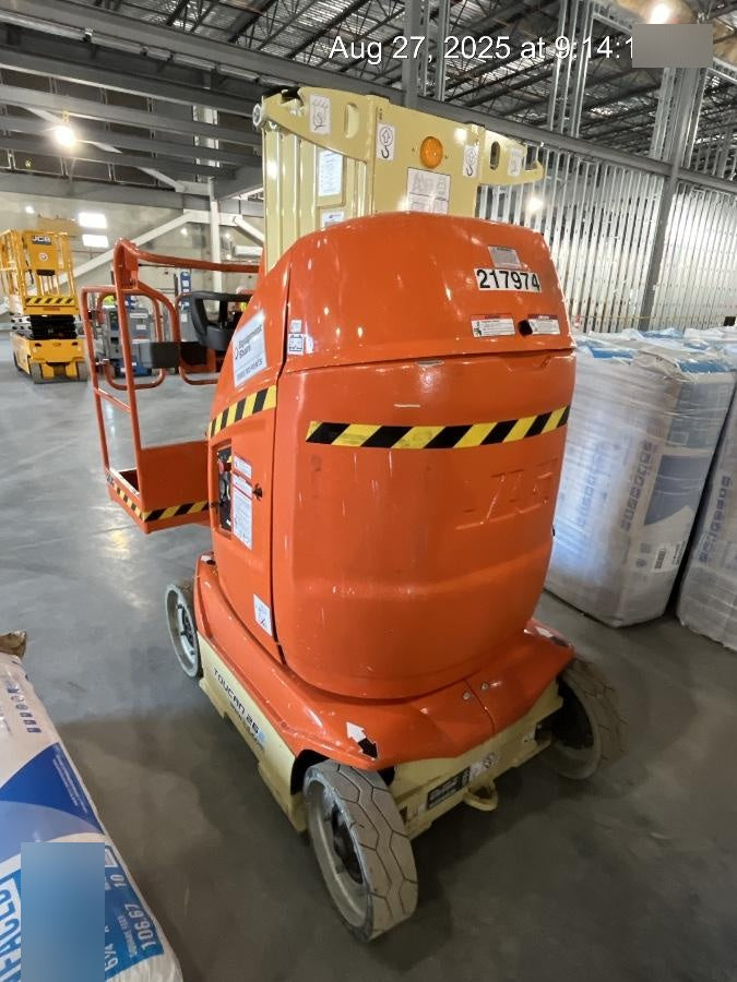 2022 JLG 26E