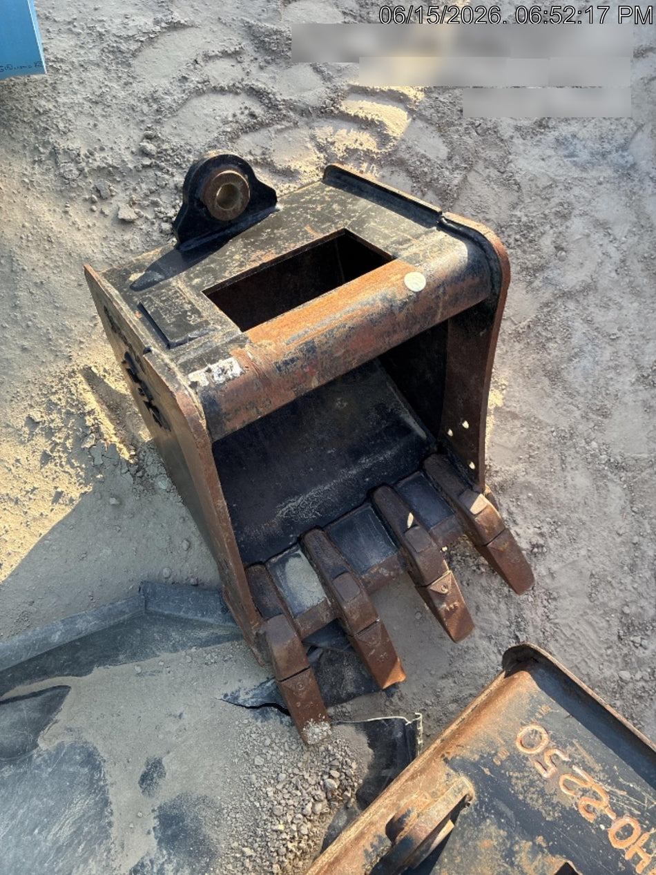 2025 TAKEUCHI 18" HD Bucket - Takeuchi