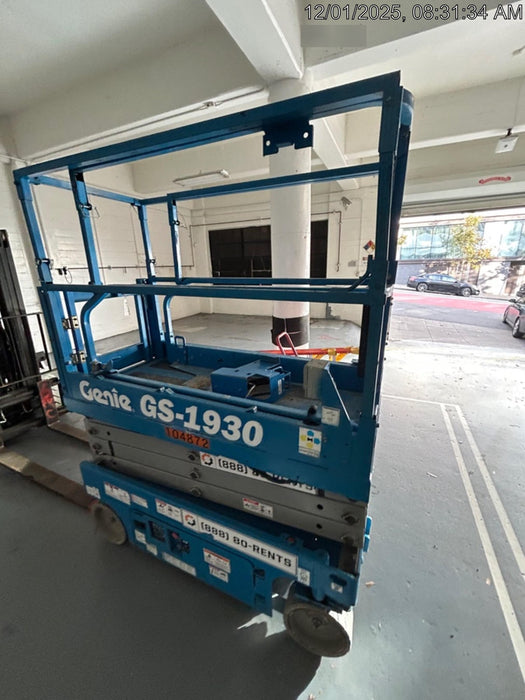 2020 Genie GS-1930 Solid Non Marking Tires, Beacon, Folding rails with half height swing gate, 800W Inverter