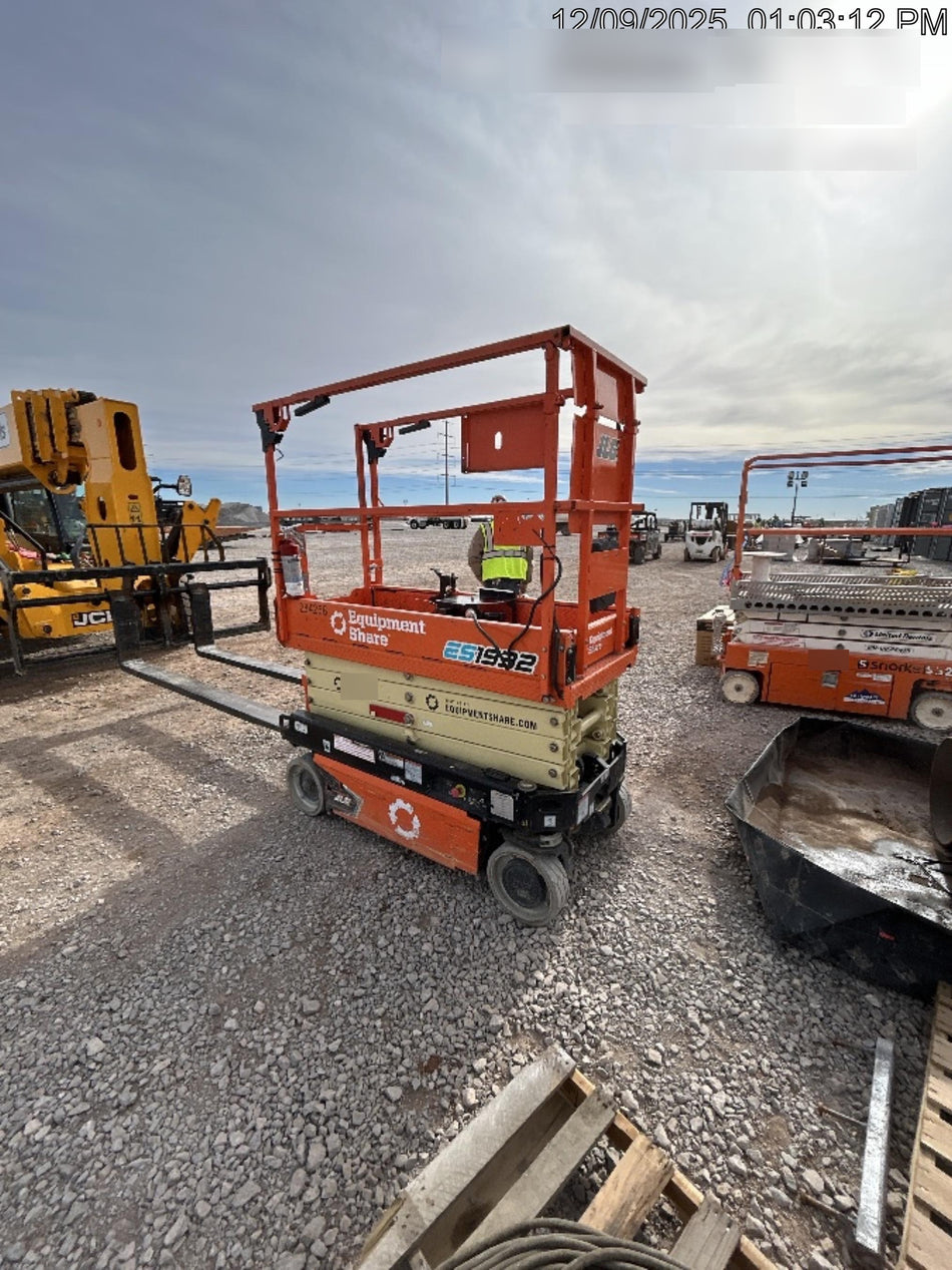 2022 JLG ES1932