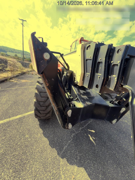 2022 JLG 1075