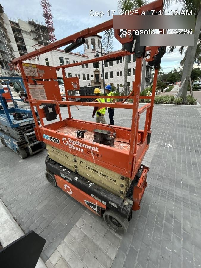2022 JLG ES1932