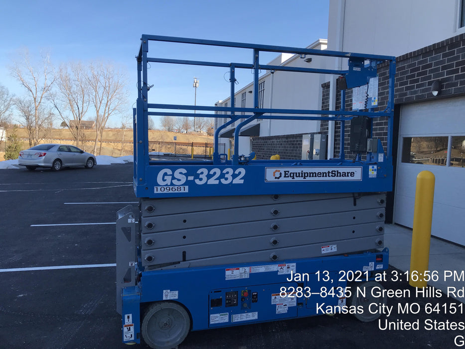 2020 Genie GS-3232 Standard, Folding half height swing gate