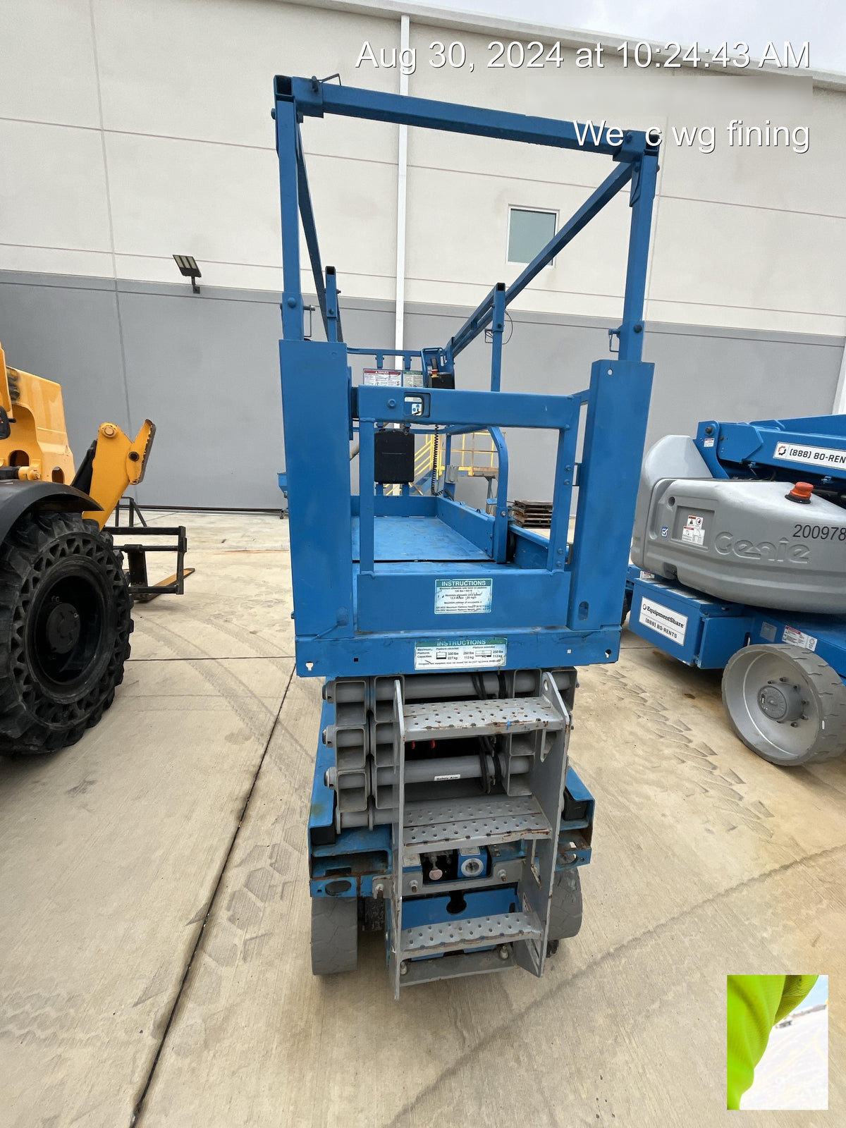 2019 Genie GS-2632 Folding rails with half height swing gate
