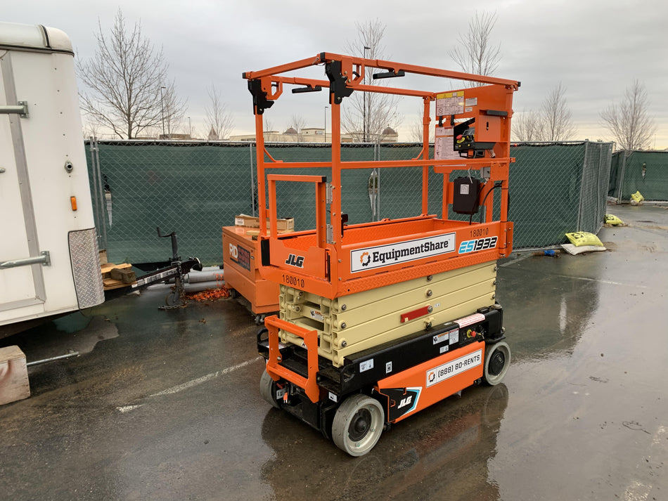 2021 JLG ES1932