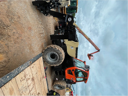 2022 JLG 1075