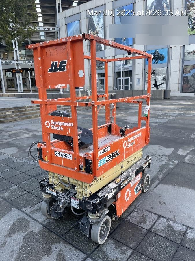2022 JLG ES1330L