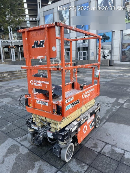2022 JLG ES1330L