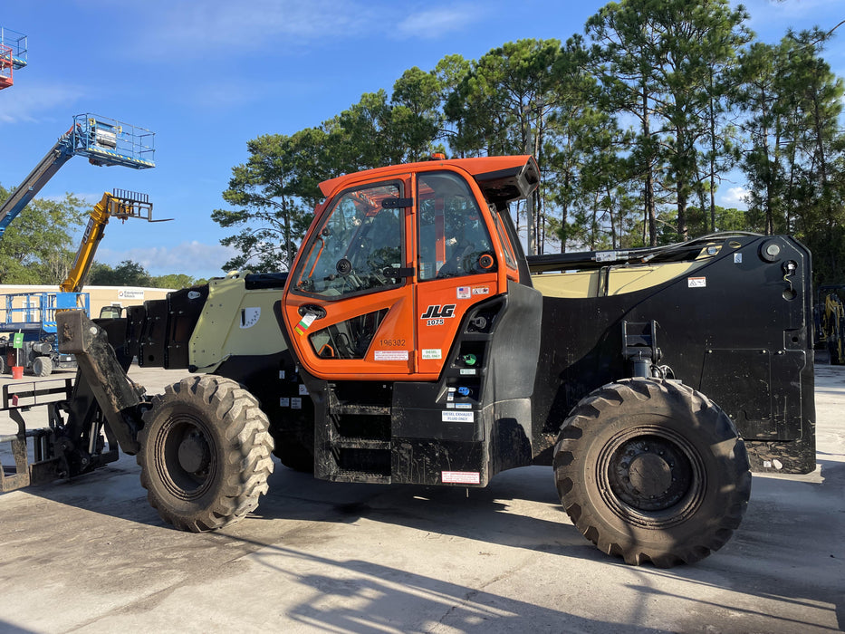 2021 JLG 1075