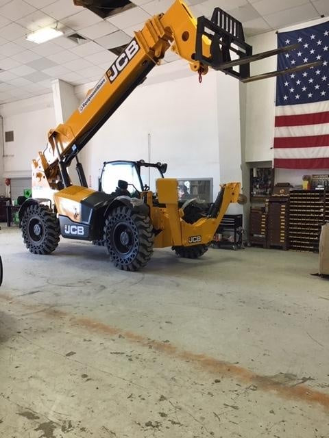 2019 JCB 512-56 Canopy, 109 HP, Solid Tires, STD Worklight, Beacon, Aux Hydraulics, Lifting Eye, Back up Alarm w/66" Carriage/60" Forks