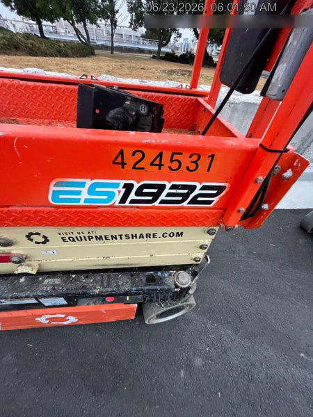 2024 JLG ES1932