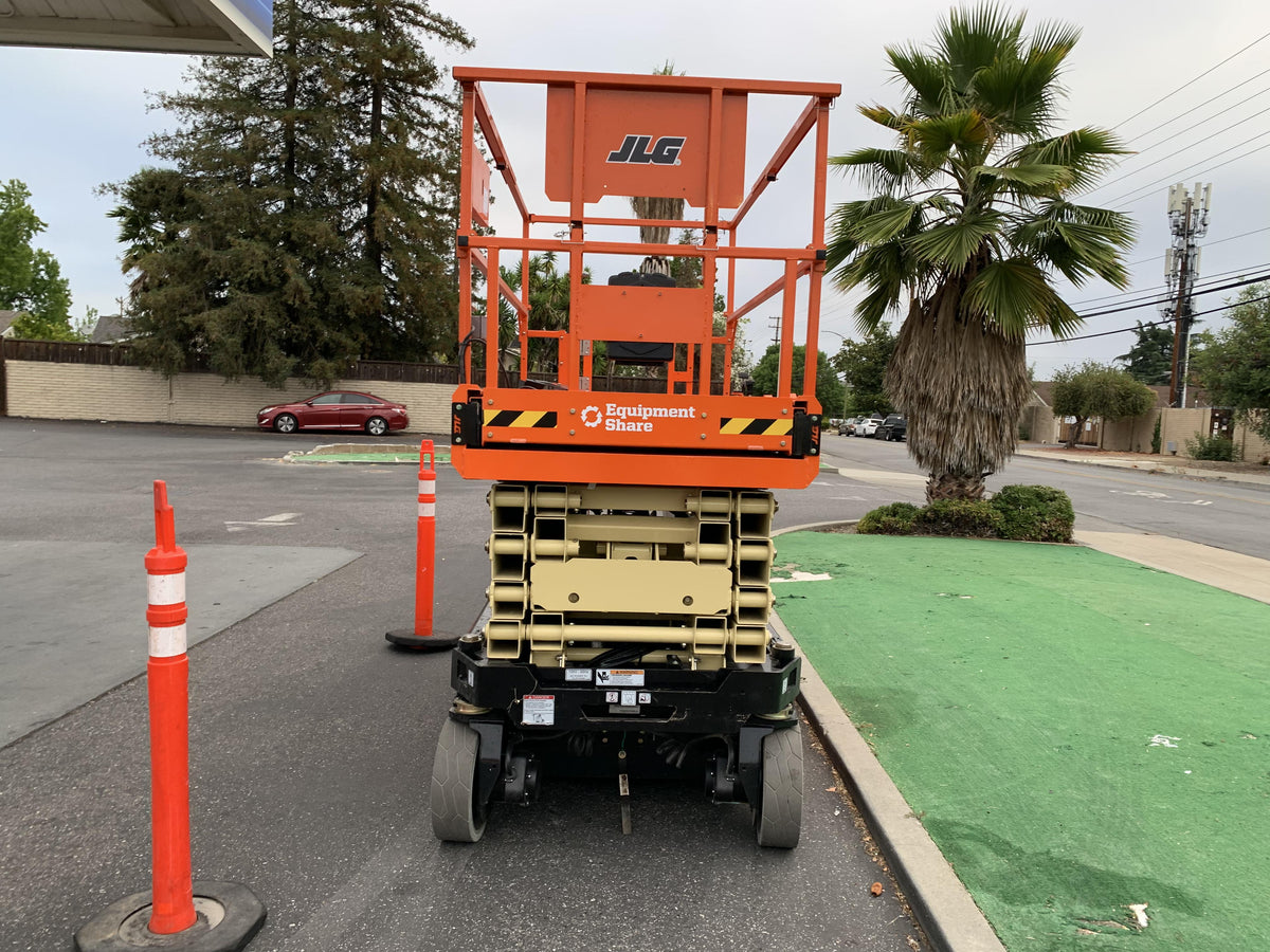 2022 JLG ES3246