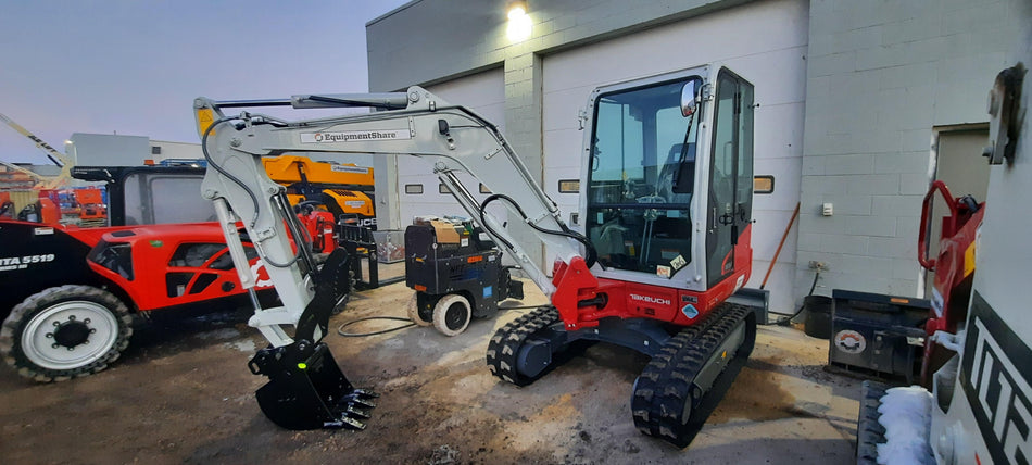 2021 TAKEUCHI TB235-2CR