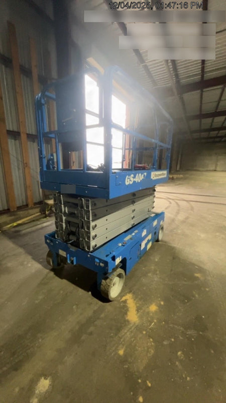 2019 Genie GS-4047 Folding rails with half height swing gate