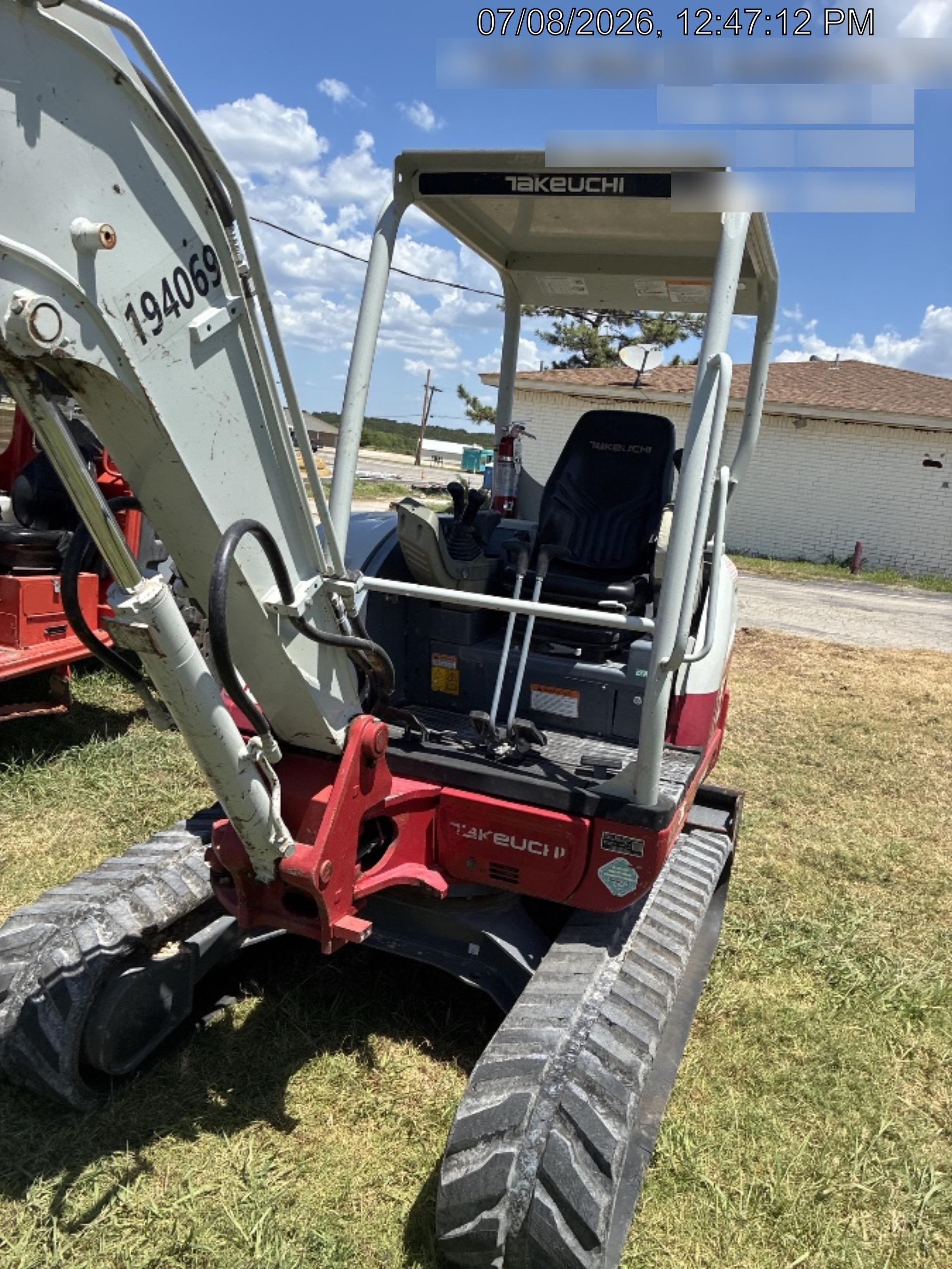 2021 TAKEUCHI TB235-2R