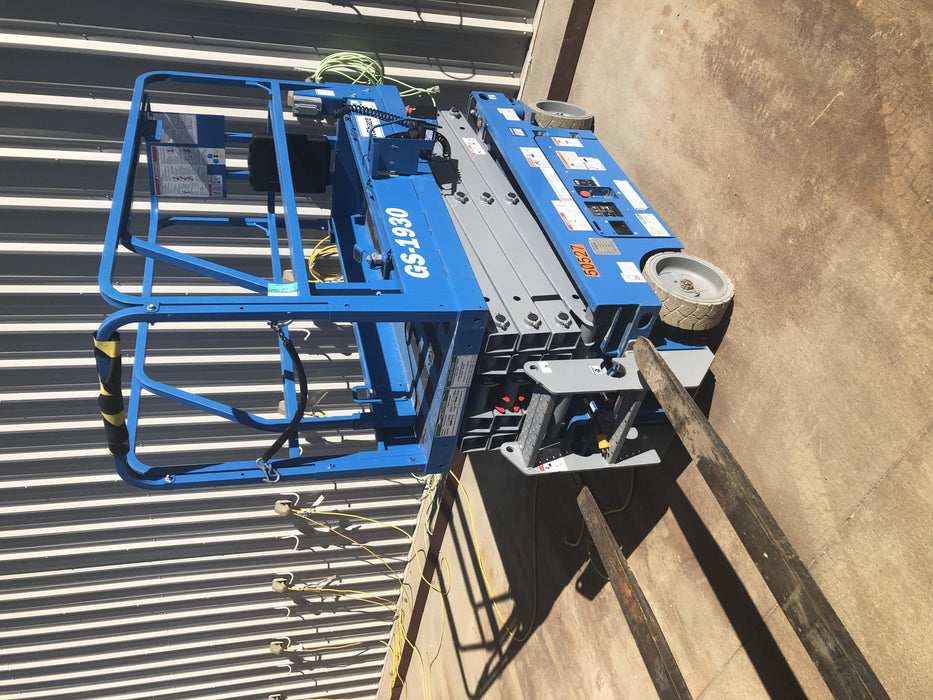 2019 Genie GS-1930 Fixed Rails with Chain Entry