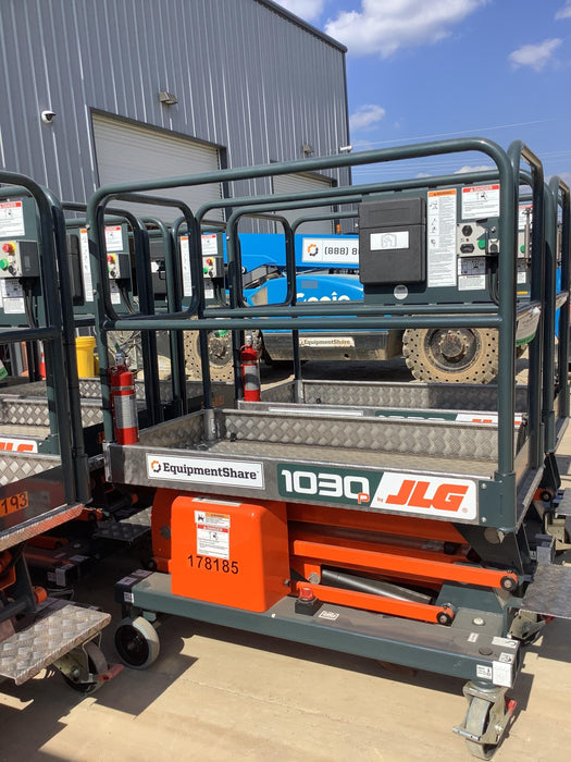 2021 JLG 1030P