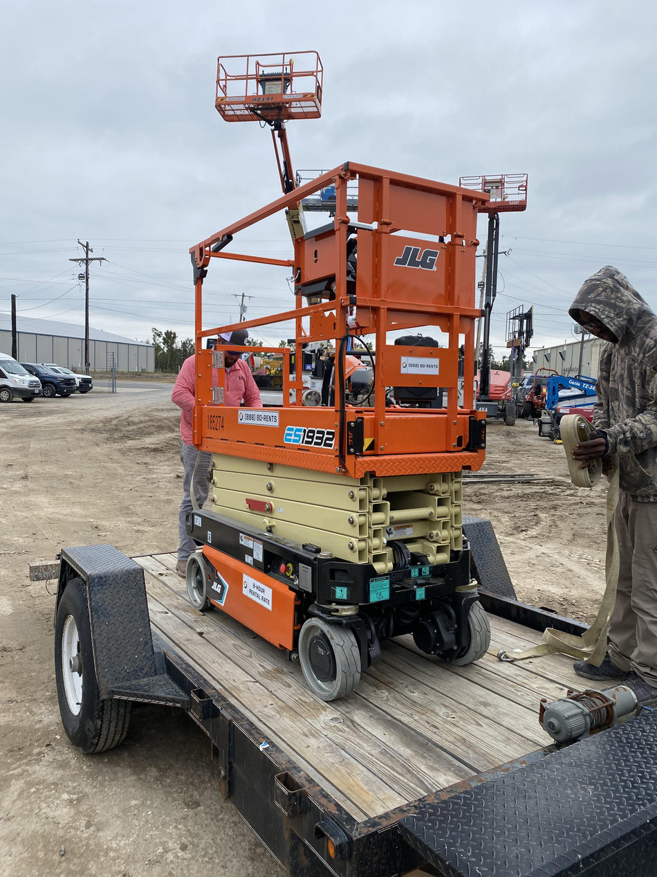 2021 JLG ES1932