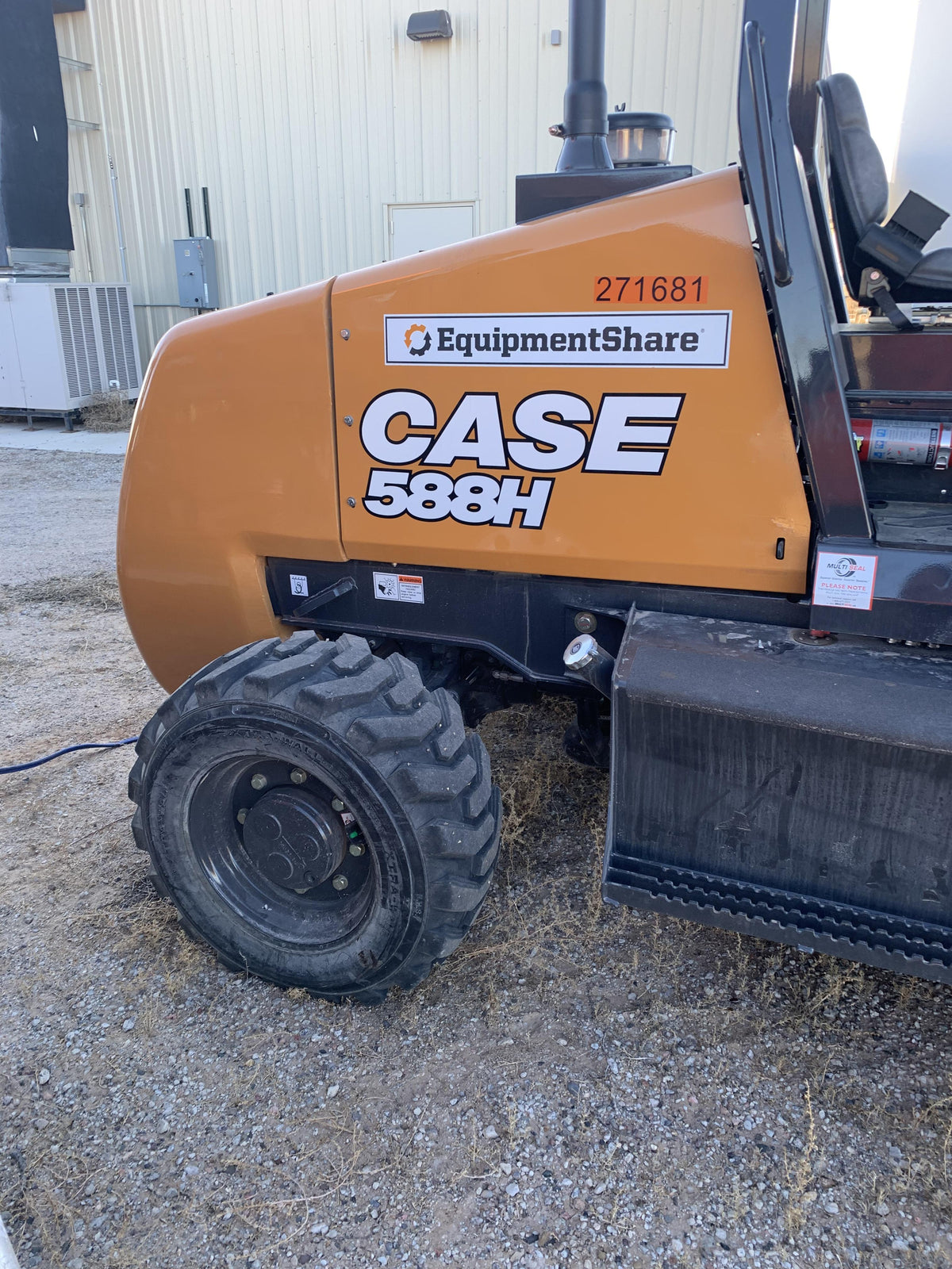 2023 CASE 588H