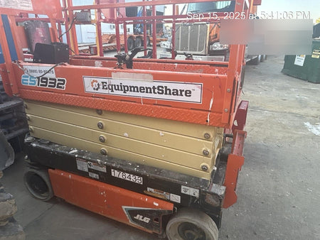 2021 JLG ES1932