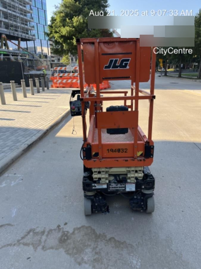 2021 JLG ES1330L