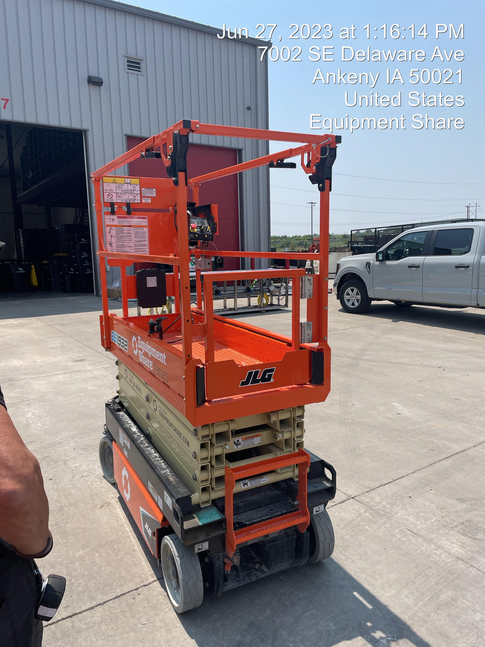 2022 JLG ES1932