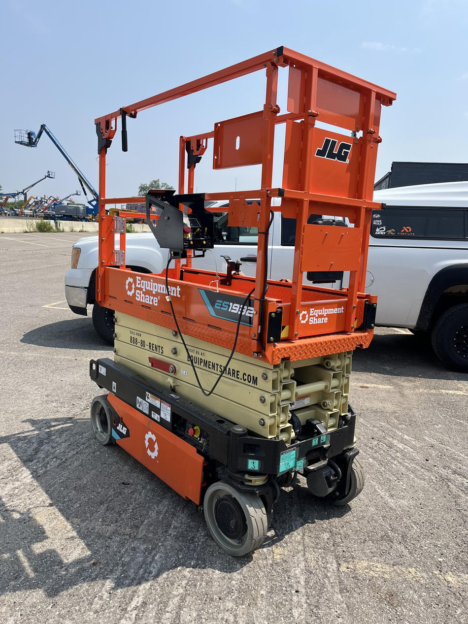 2025 JLG ES1932