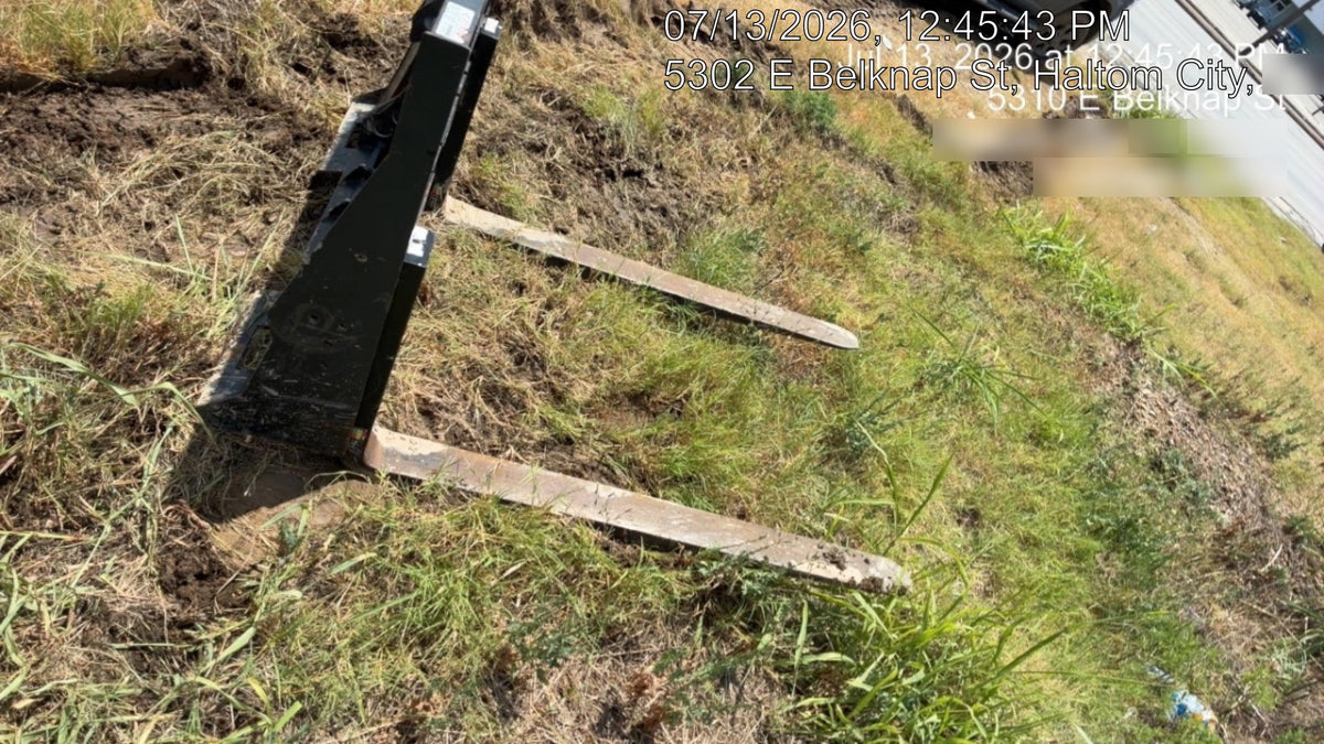 2025 ARROW MATERIAL HANDLING 48" Pallet Forks - Arrow