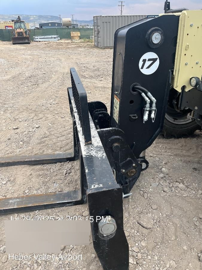 2022 JLG 1732