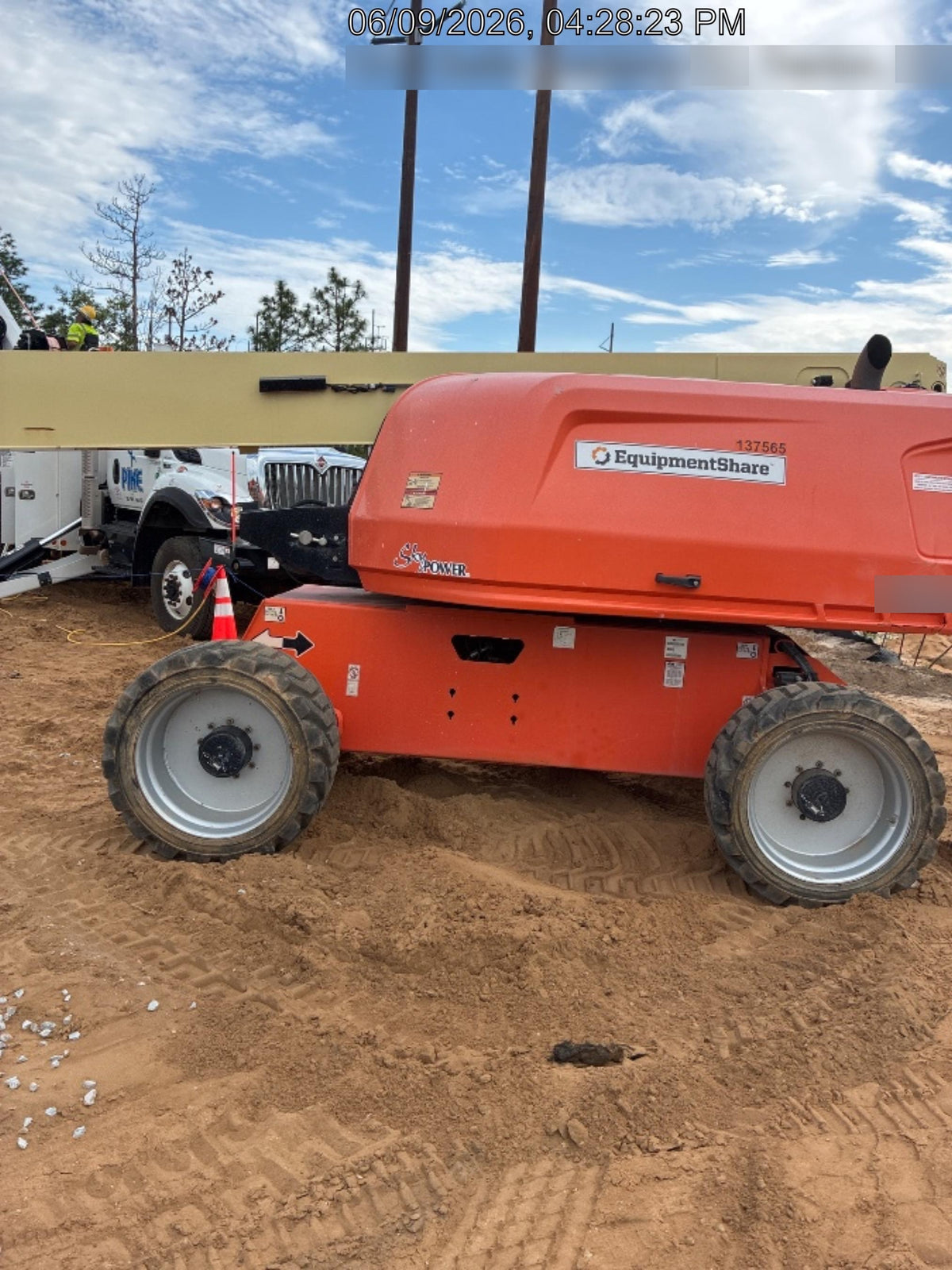 2021 JLG 660SJ