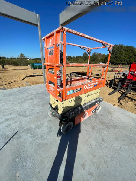 2022 JLG ES1932